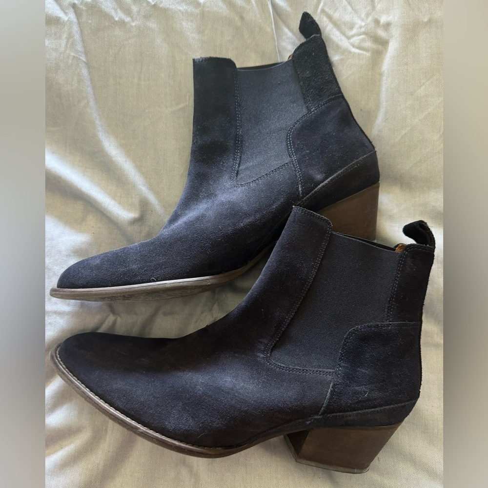 Hunter Suede Navy booties 10.5 UK 8.5 nice boots, great condition - Picture 2 of 4